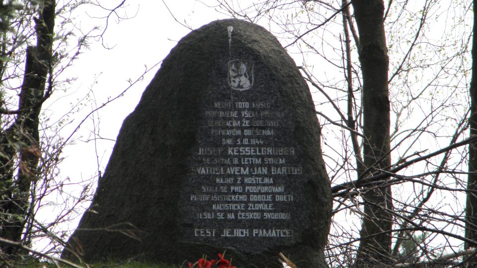 Památník popravených vlastenců pod Lázkem