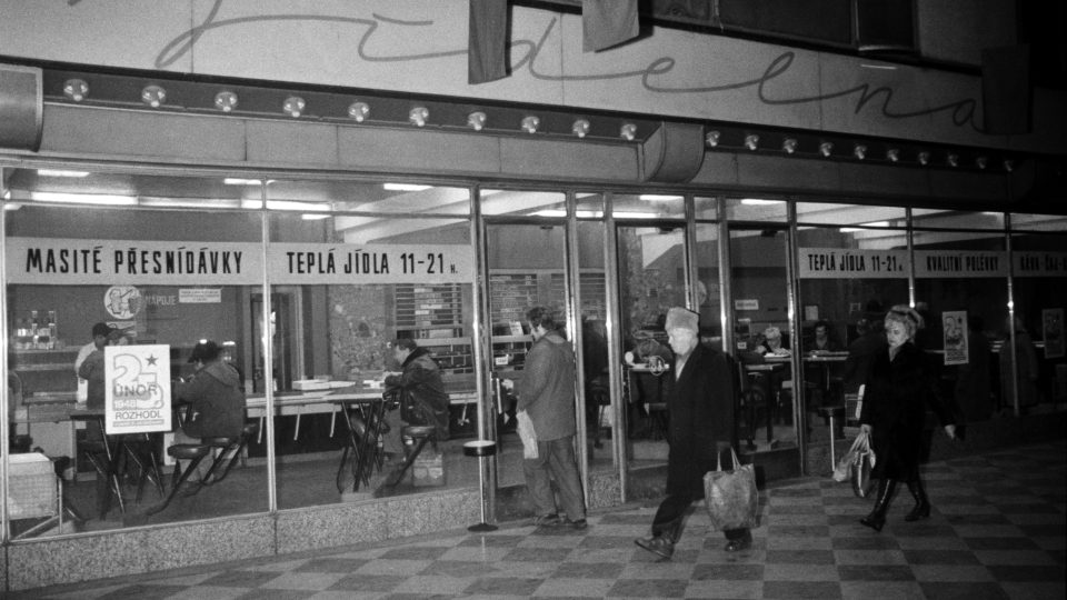 Samoobslužná jídelna, Pasáž Lucerna, 1981