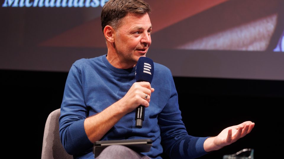 Debata o filmových kontroverzích na IDF Jihlava. Tomáš Koblížek a Saša Michailidis rozebírají filmy Velký vlastenecký výlet a Sbormistr | foto: Jiří Šeda Debata o filmových kontroverzích na IDF Jihlava. Tomáš Koblížek a Saša Michailidis rozebírají filmy Velký vlastenecký výlet a Sbormistr