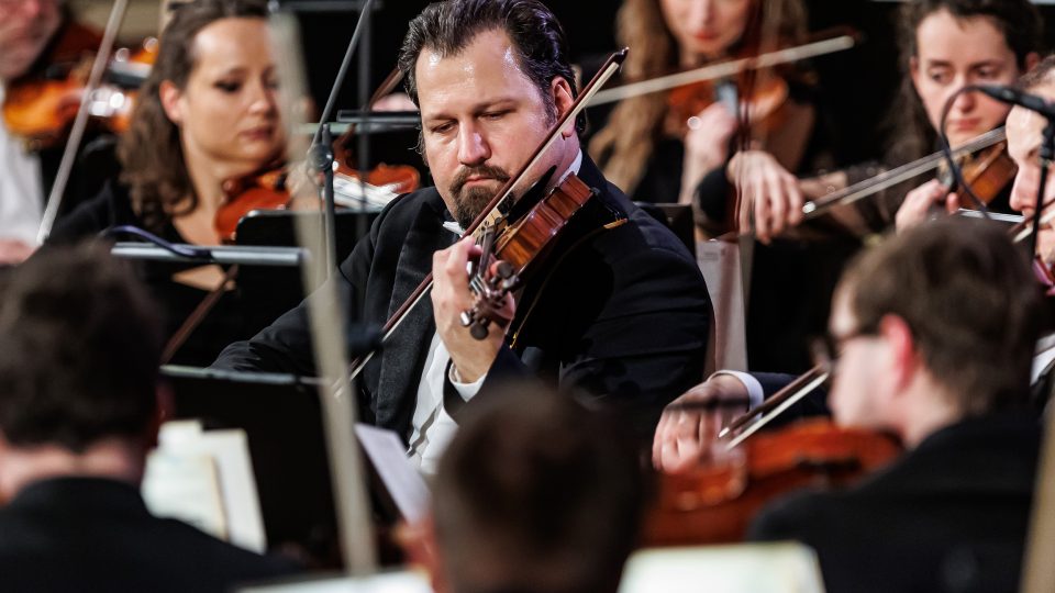 Tisíc hlasů adventu. Rok české hudby zakončilo čtyřicet amatérských sborů společně se sólisty a Symfonickým orchestrem Českého rozhlasu pod vedením Petra Popelky