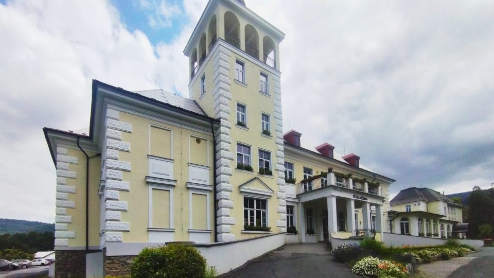 Sanatorium ve slezských Zlatých Horách. V letech 1905 a 1906 se tu léčil Franz Kafka