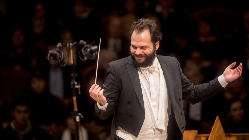 Smetana-Suk-Srnka, rozhlasové symfoniky řídil šéfdirigent Petr Popelka, na cembalo hrál Mahan Esfahani
