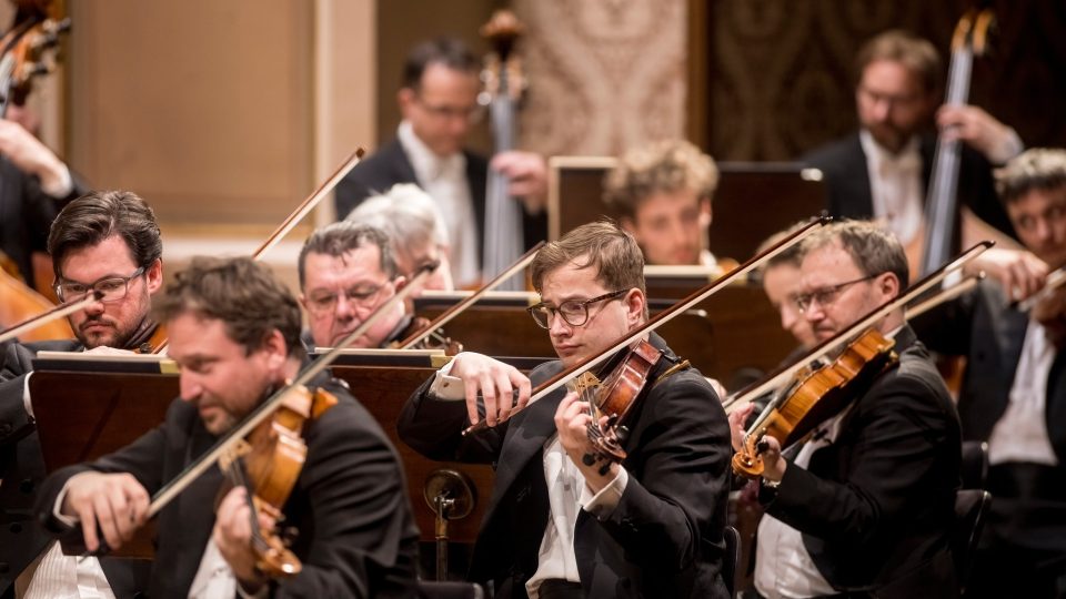 Suk–Dvořák–Martinů. Dirigent Petr Altrichter uvedl s rozhlasovými symfoniky hudbu českých skladatelů tří generací