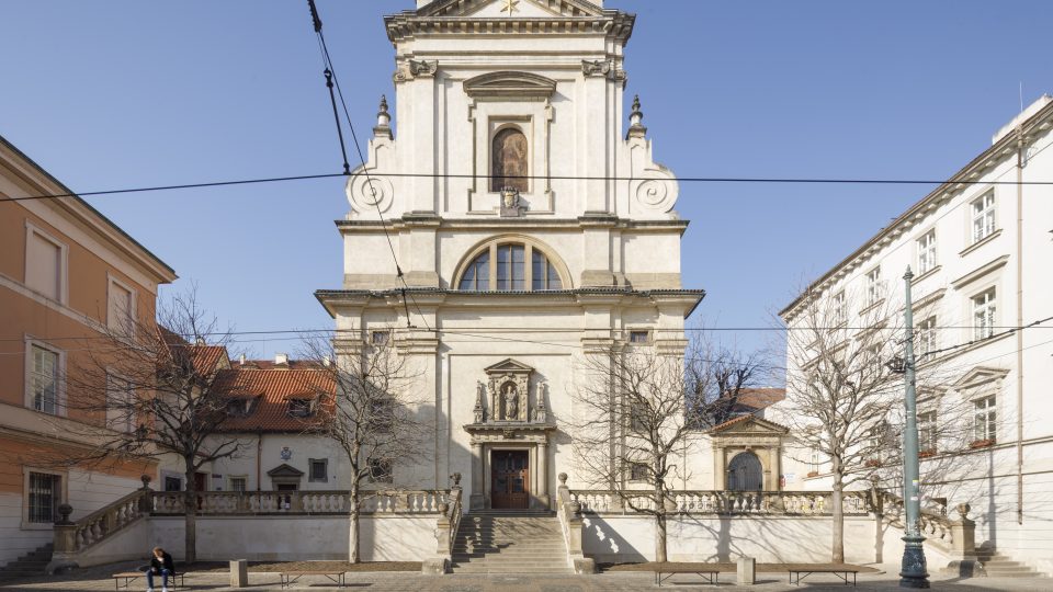 Kostel svatého Jezulátka, úprava prostranství před kostelem | foto: Tomáš Souček Kostel svatého Jezulátka, úprava prostranství před kostelem