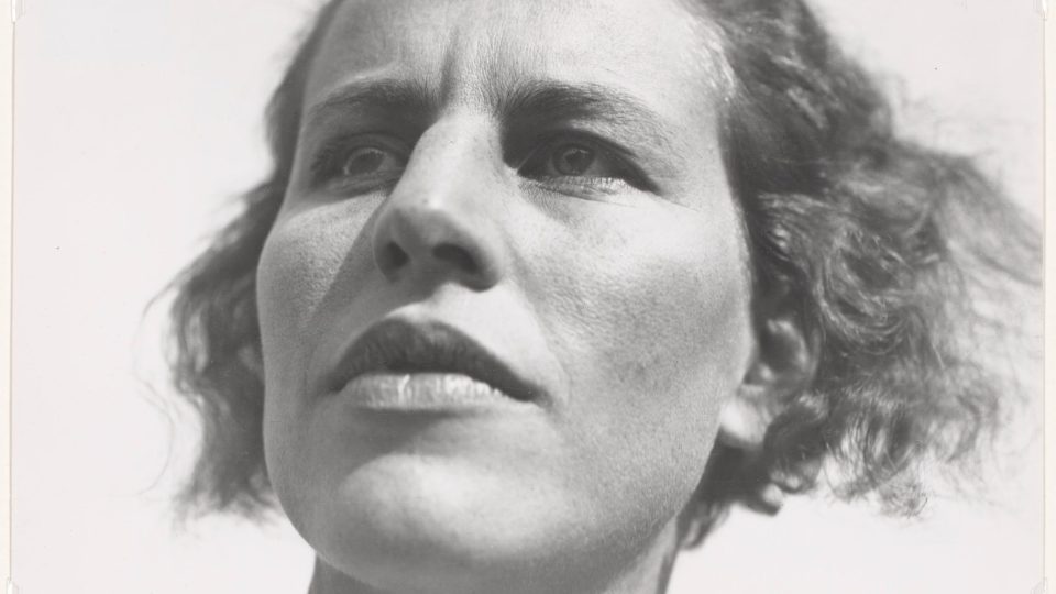 Lucia Moholy, Ingeborg Lebert, 1927. Černobílá fotografie, 22 × 29,8 cm