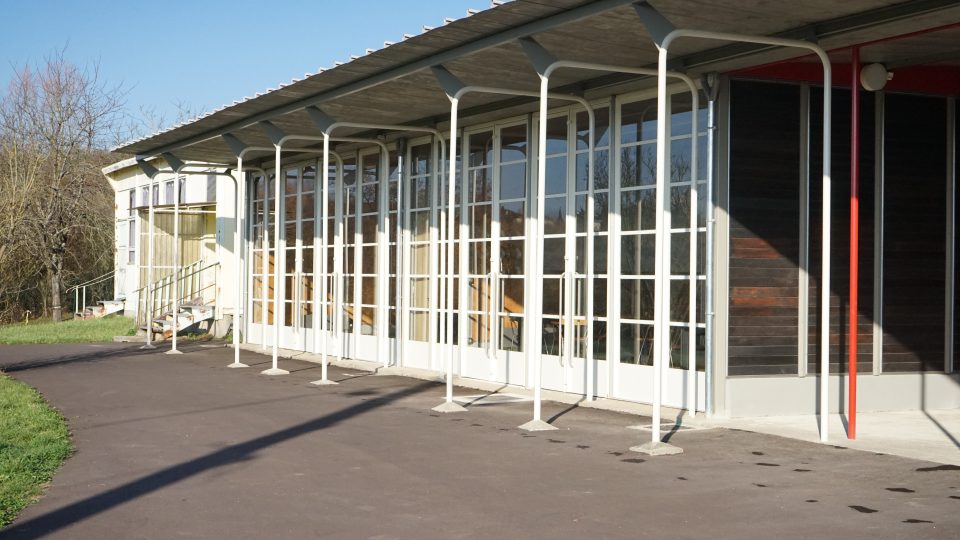 Základní škola ve Vantoux ve Francii, architekt Jean Prouvé
