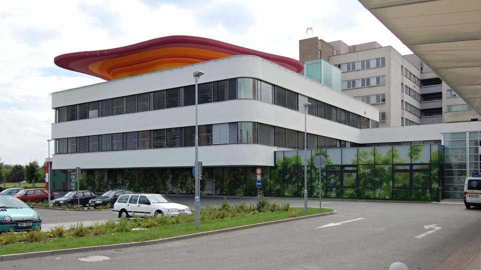 Pavilon pohotovosti a heliport Fakultní nemocnice v Hradci Králové, 2006–2008