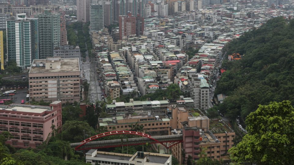 Taipei shora - mozaika střešních nástaveb, Taipei 2016