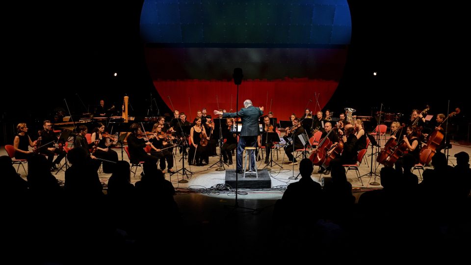Petr Kotík diriguje ONO - Ostrava New Orchestra