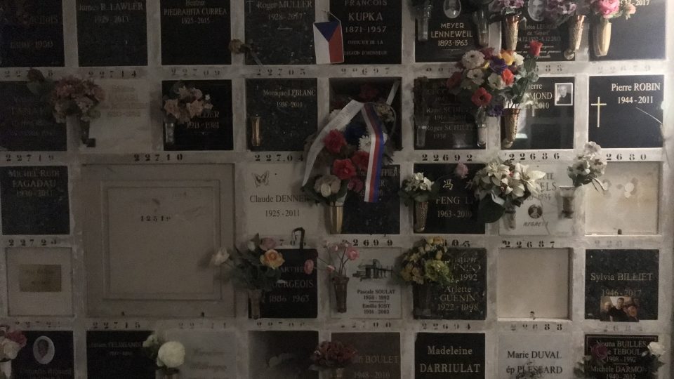Ostatky Františka Kupky jsou uložené v kolumbáriu na hřbitově Père Lachaise v Paříži