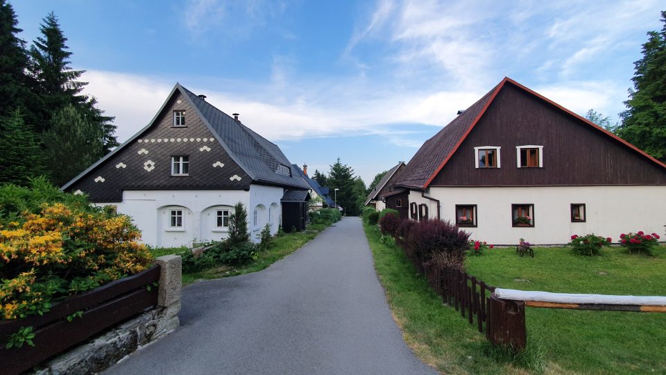 Podstávkové domy v Horní Světlé v Lužických horách