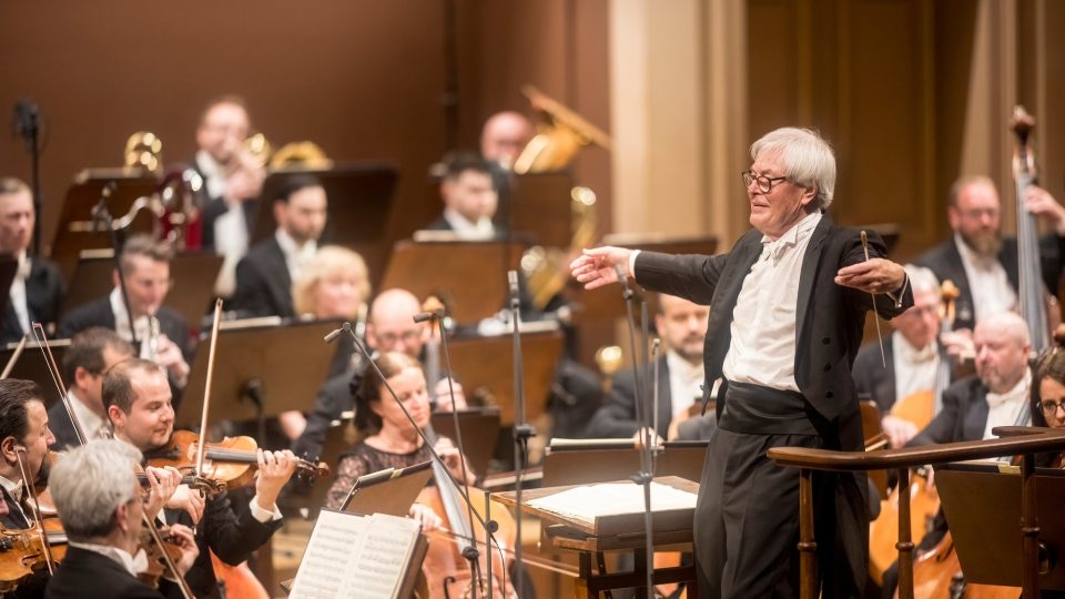 Suk–Dvořák–Martinů. Dirigent Petr Altrichter uvedl s rozhlasovými symfoniky hudbu českých skladatelů tří generací