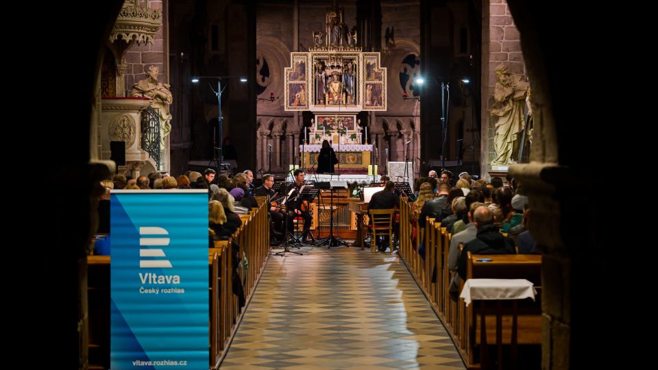 Premiéra Habermannovy mše rozezněla baziliku sv. Prokopa v Třebíči, Hraje a zpívá Czech Ensemble Baroque s dirigentem Romanem Válkem a se sbormistryní Terezou Válkovou