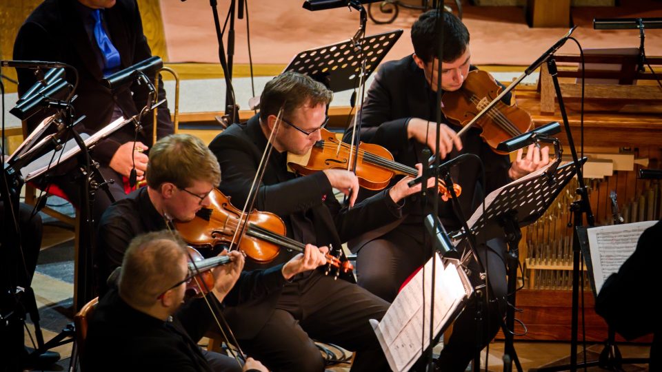 Premiéra Habermannovy mše rozezněla baziliku sv. Prokopa v Třebíči, Hraje a zpívá Czech Ensemble Baroque s dirigentem Romanem Válkem a se sbormistryní Terezou Válkovou