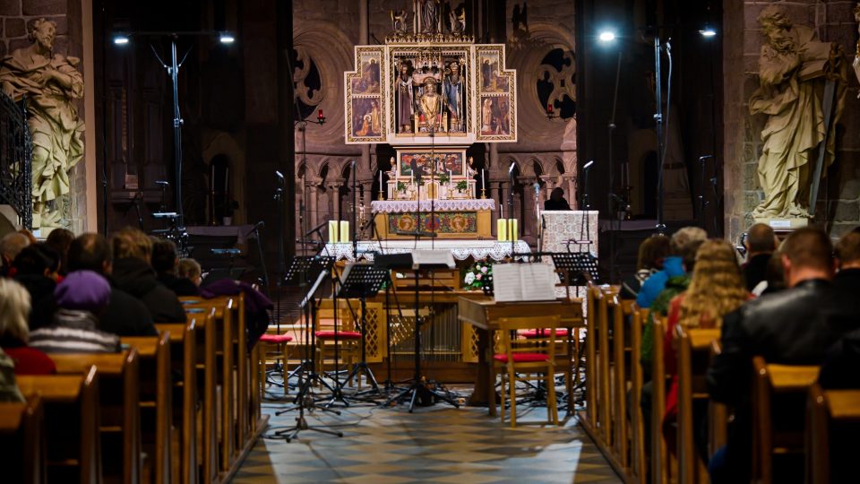 Premiéra Habermannovy mše rozezněla baziliku sv. Prokopa v Třebíči, Hraje a zpívá Czech Ensemble Baroque s dirigentem Romanem Válkem a se sbormistryní Terezou Válkovou