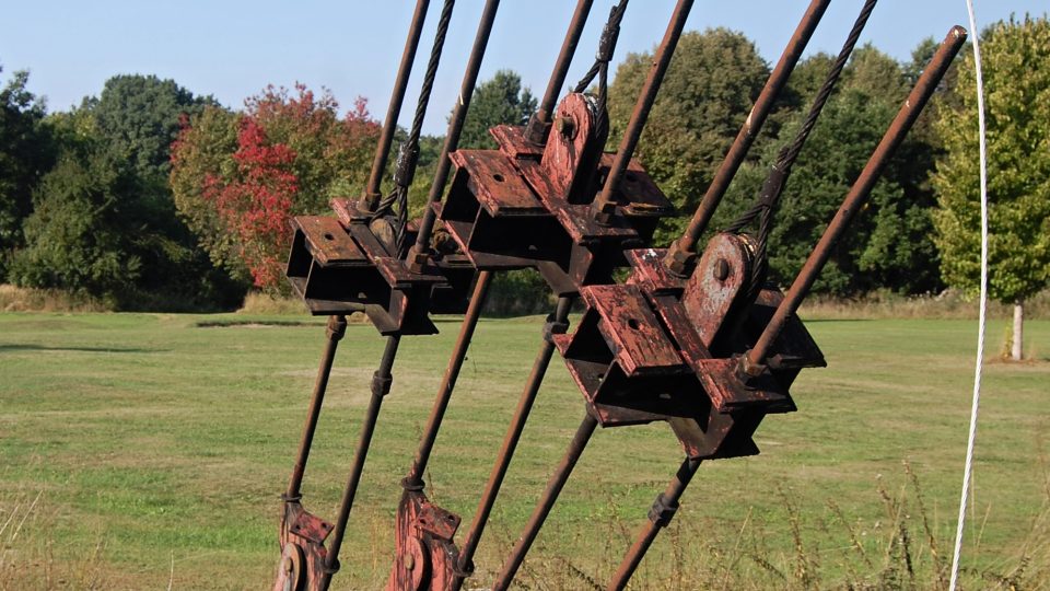 Radiotelegrafní stanice v Poděbradech: detail železobetonové kotvící patky