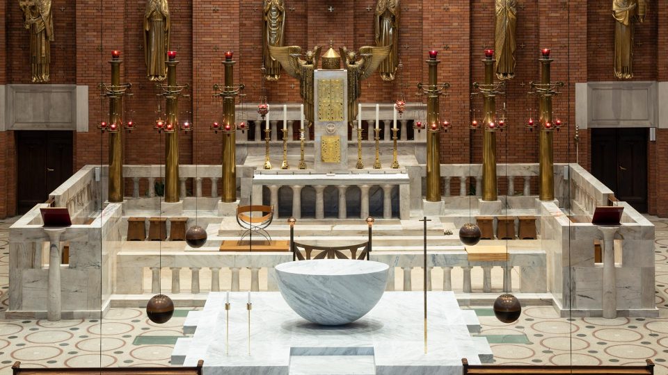 Kostel Nejsvětějšího Srdce Páně, oltář | foto: Tomáš Souček Kostel Nejsvětějšího Srdce Páně, oltář