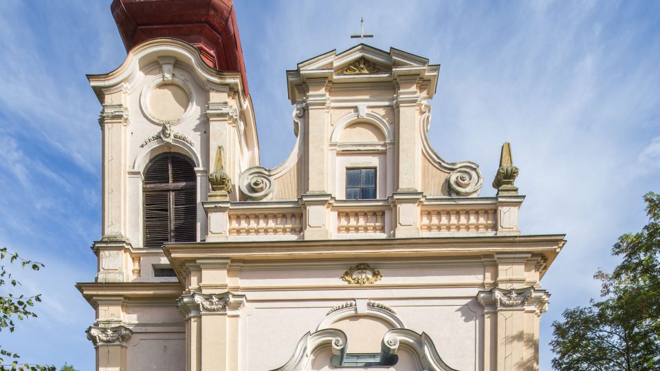 Katolický kostel Nejsvětější trojice na Střekově, dnes Ústí nad Labem, vysvěcen 1903, souputník nedalekého evangelického Kristova kostela z roku 1900, zničen bombou za  druhé světové války