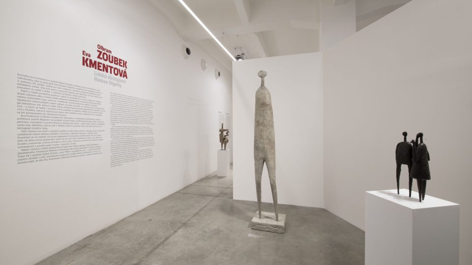 Expozice výstavy Eva Kmentová a Olbram Zoubek: Lidská důstojnost