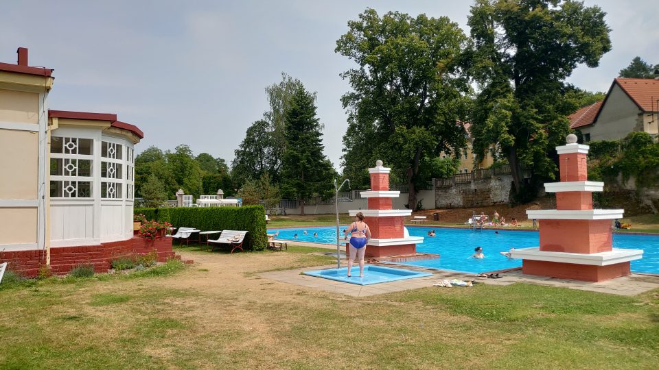 Bazén zřejmě využívali spíš přespolní nebo Pražané. Stejně tak je tomu i dnes – i vzhledem ke vstupnému | foto: Kateřina Havránková, Český rozhlas Bazén zřejmě využívali spíš přespolní nebo Pražané. Stejně tak je tomu i dnes – i vzhledem ke vstupnému