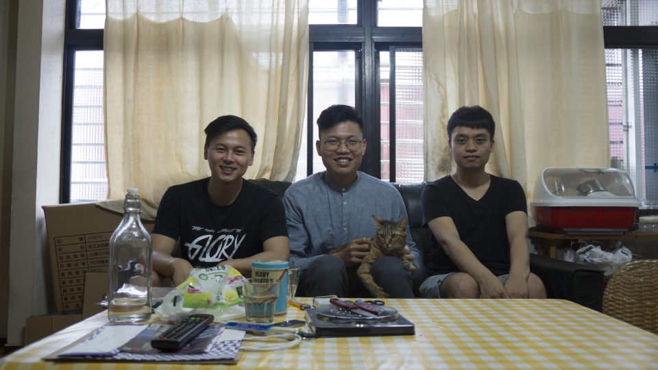 Ian, Ted a Aaron. Obyvatelé jedné ze střešních nástaveb. Taipei, 2017