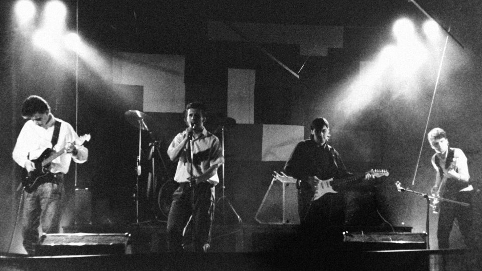 První koncety Toyen, na klávesy David Ondříček, kytary Jirka Křivka, Ivo Heger, 1989