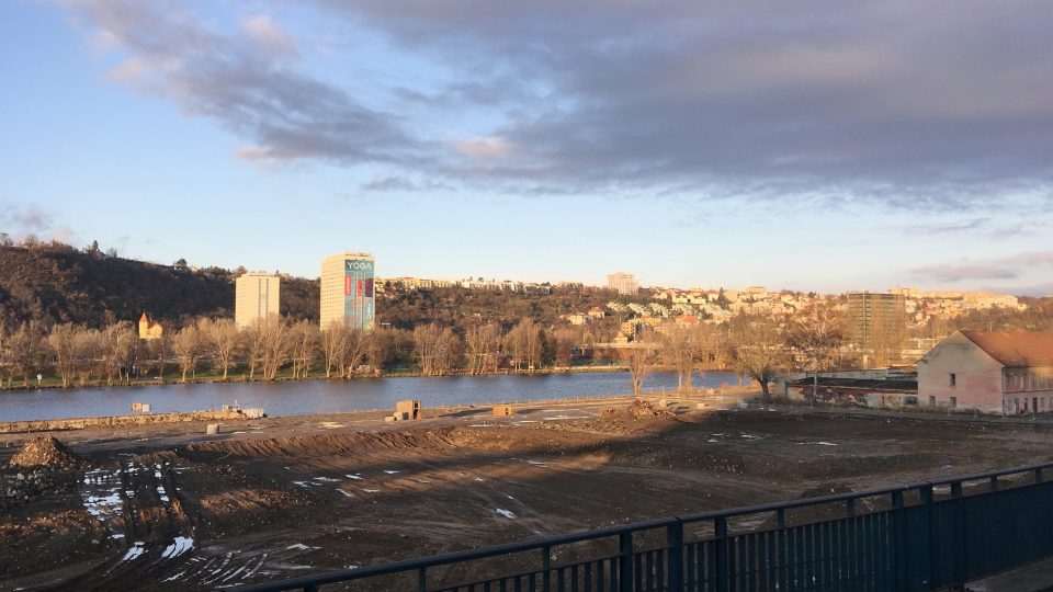 Pražské nádraží Holešovice a jeho okolí