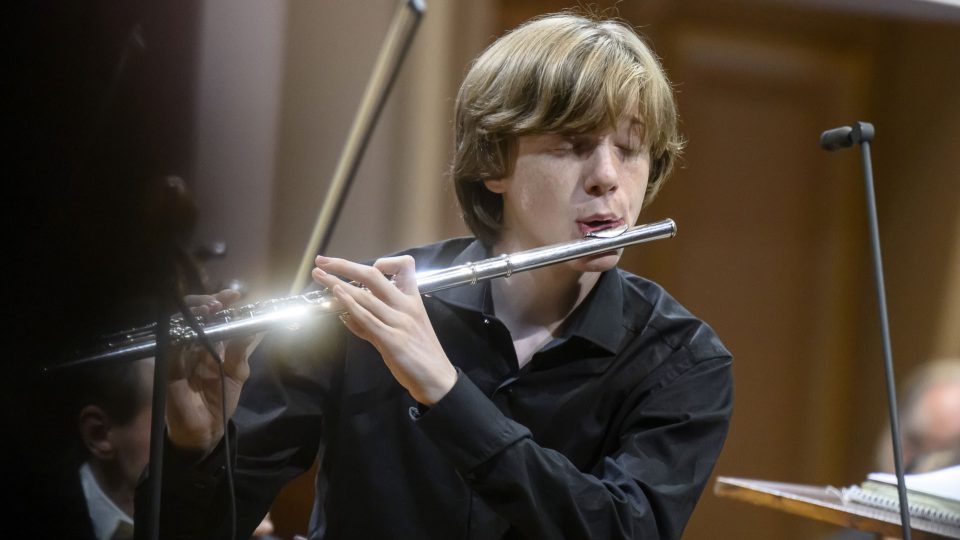 Německý flétnista Fabian Johannes Egger při svém soutěžním výkonu na Concertino Praga 2023