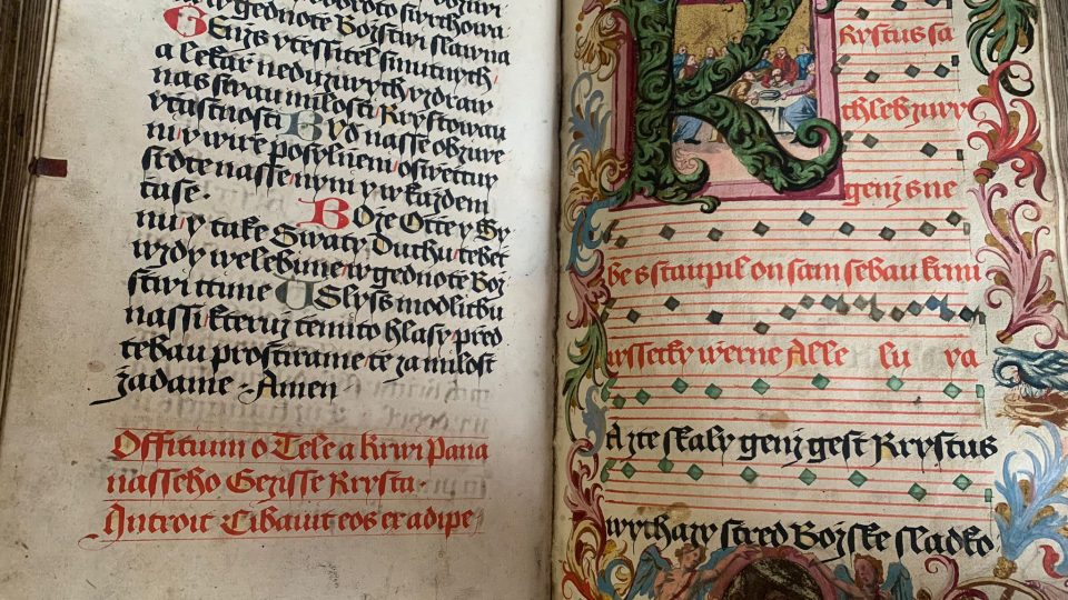 Významná kniha z 16. století ukrytá v trezoru Muzea a galerie Orlických hor v Rychnově nad Kněžnou