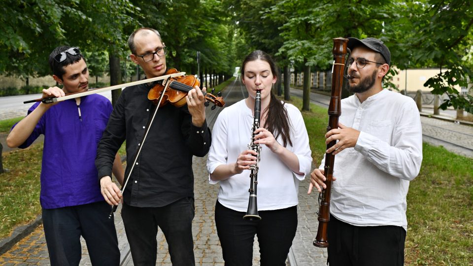 Hudba na znamení: Melodie městských linek MHD, Prague Quiet Music Collective