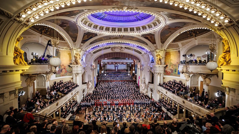 Tisíc hlasů adventu. Rok české hudby zakončilo čtyřicet amatérských sborů společně se sólisty a Symfonickým orchestrem Českého rozhlasu pod vedením Petra Popelky