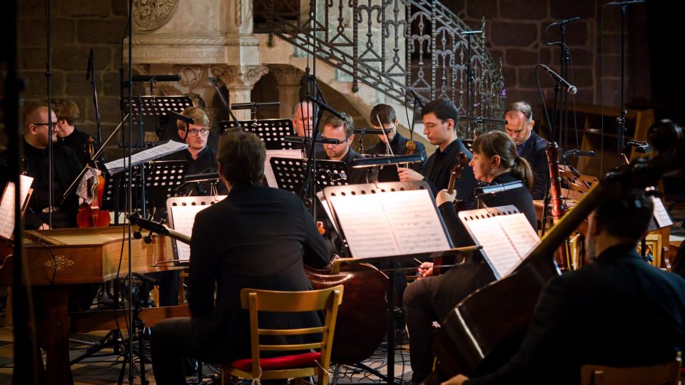 Premiéra Habermannovy mše rozezněla baziliku sv. Prokopa v Třebíči, Hraje a zpívá Czech Ensemble Baroque s dirigentem Romanem Válkem a se sbormistryní Terezou Válkovou