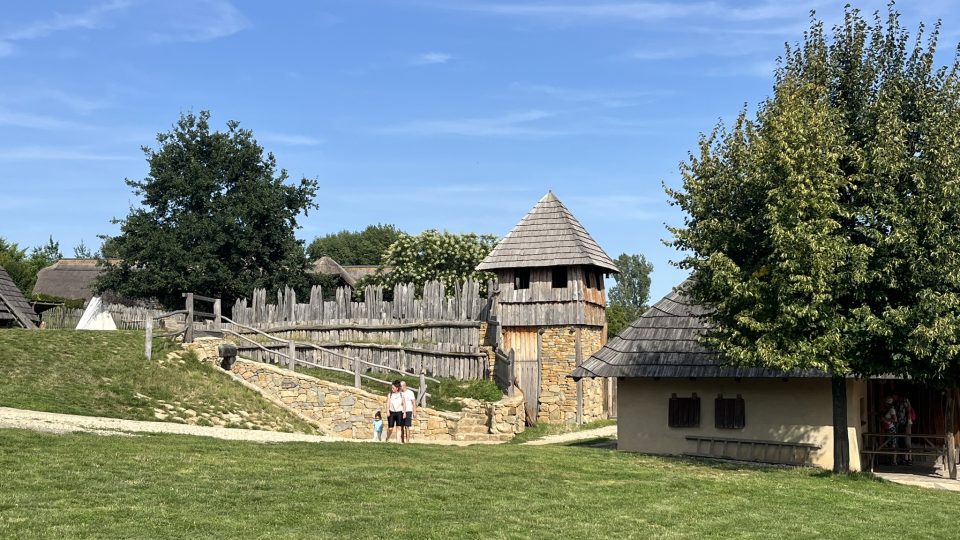 Velkomoravská hradba a vzýchod z klenotnice