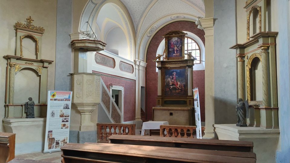 Kostel je unikátní svou mnohovrstevnatostí. Původ stavby sahá do 14. století, znatelné jsou ale i renesanční a barokní úpravy