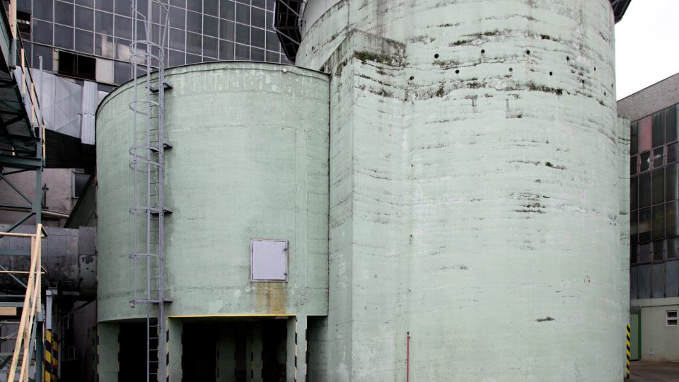 Detail napojení kouřovodu do komína, elektrárna ESSO v Kolíně