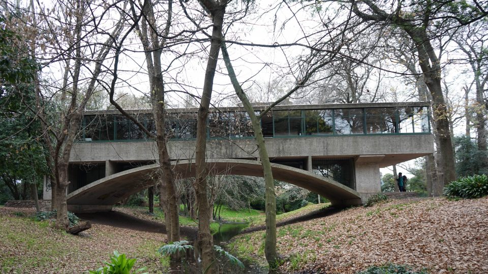 La Casa del Puente (1941) architekta Amancia Williamse v Argentině