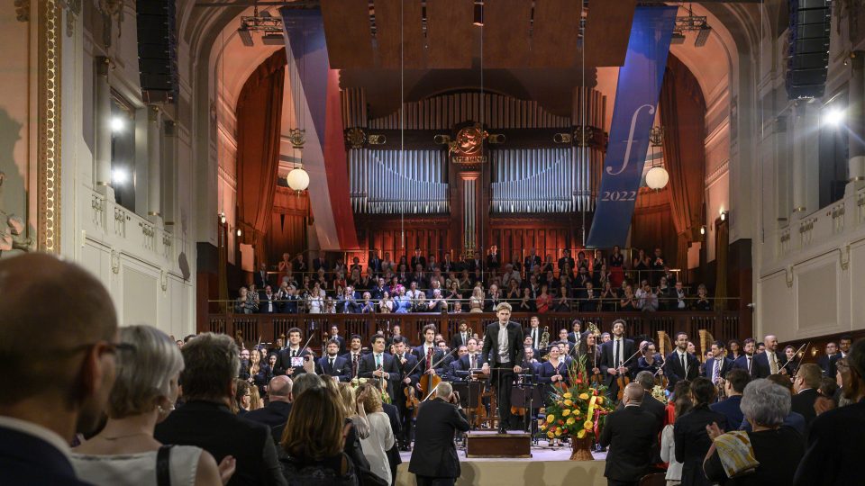Zahajovací koncert festivalu Pražské jaro 2022, West-Eastern Divan Orchestra a dirigent Thomas Guggies