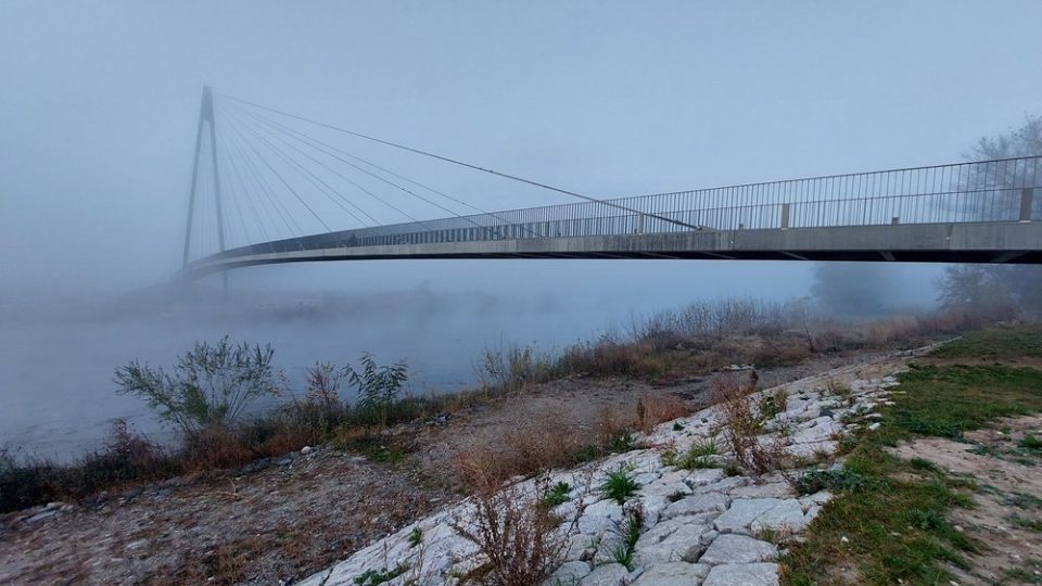 Lávka přes Vltavu v Lužci nad Vltavou. Autoři: Petr Tej, Marek Blank, Jan Mourek