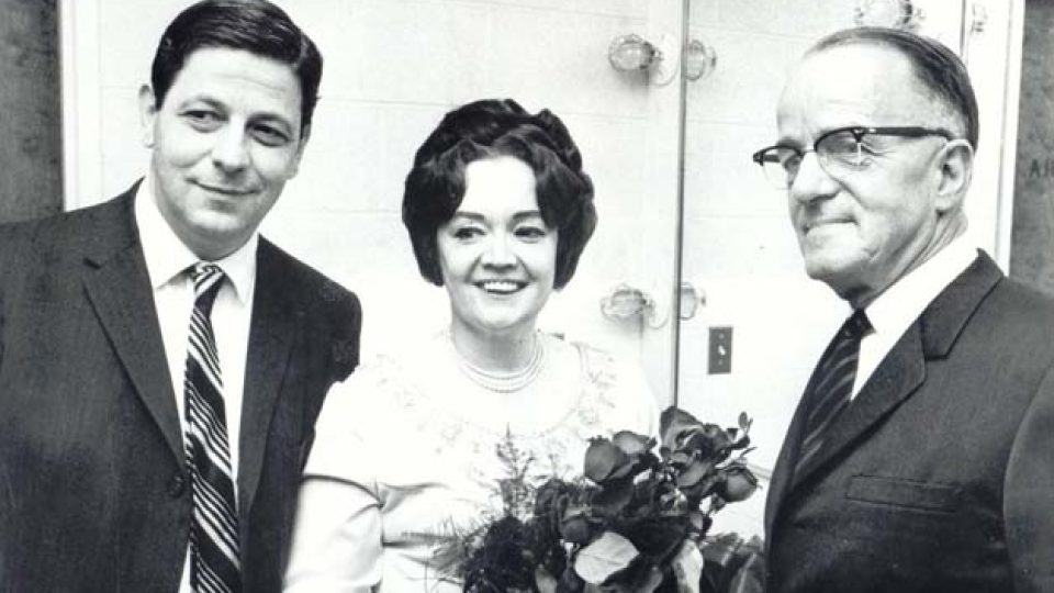 Premiéra Z deníku Anny Frankové, 1970. Zleva: Oskar Morawetz, Louis Marshall a Viktor Kugler, který ukryl rodinu Frankových