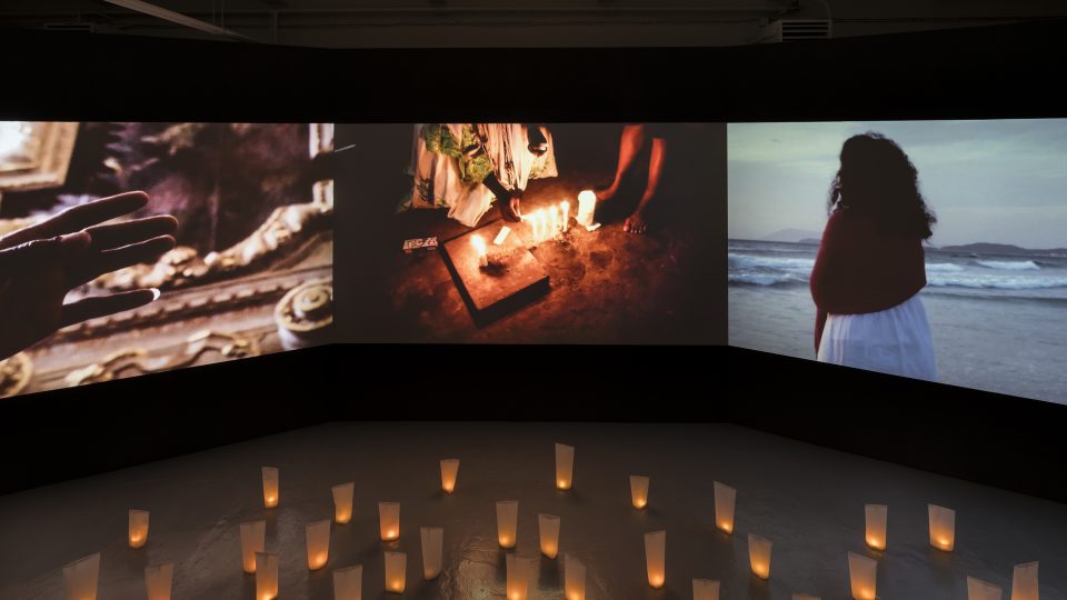 Priscilla Telmon & Vincent Moon – Híbridos. The Spirits of Brazil, 3-Channel projection in an endless loop, full HD, 1:19h 2018 | Spiritualities