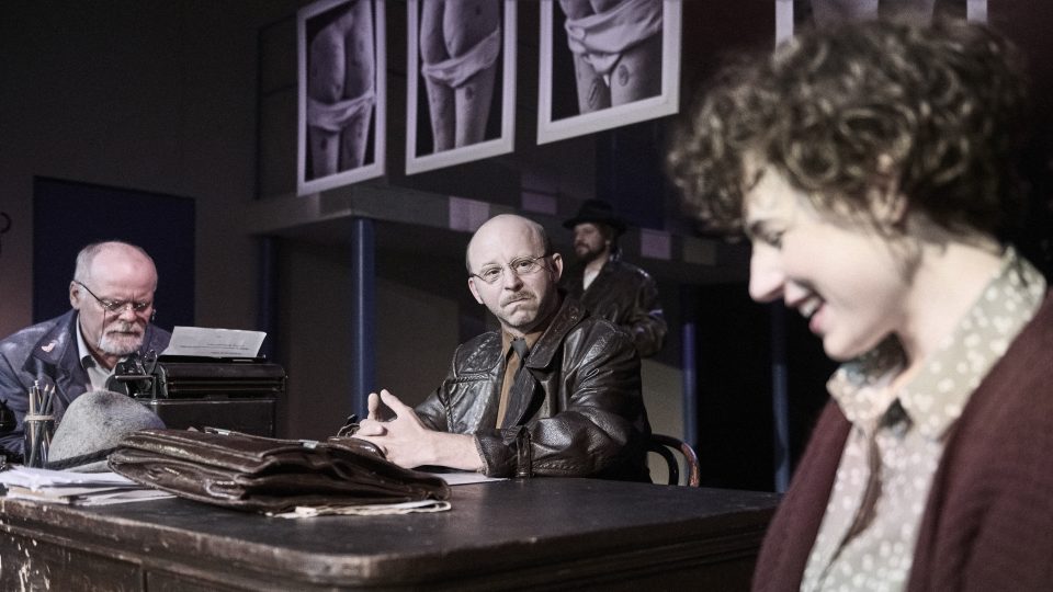 Igor Bareš, Jakub Albrecht, Katarína Mišejková (Ostře sledované vlaky) | foto: Martin Špelda, Divadlo pod Palmovkou Igor Bareš, Jakub Albrecht, Katarína Mišejková (Ostře sledované vlaky)