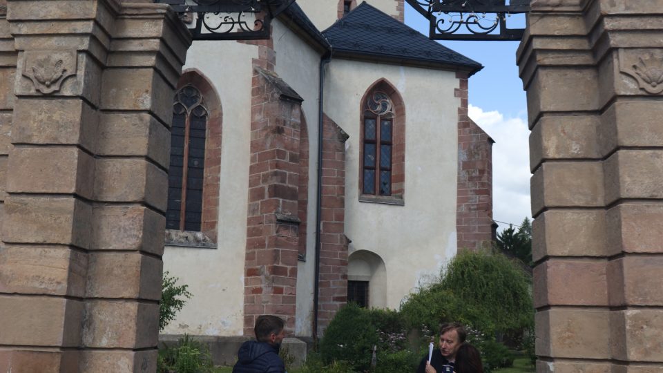 Hostinné, barokní brána