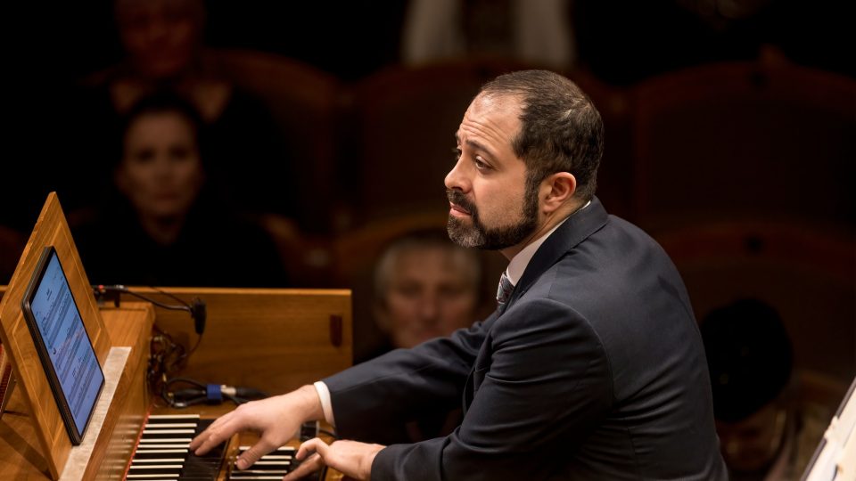 Smetana-Suk-Srnka, rozhlasové symfoniky řídil šéfdirigent Petr Popelka, na cembalo hrál Mahan Esfahani