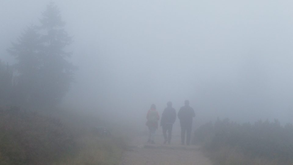 Mlžný den v Krkonoších, z natáčení Inspirace C. D. Friedricha českou krajinou k obrazu Ranní mlha v horách