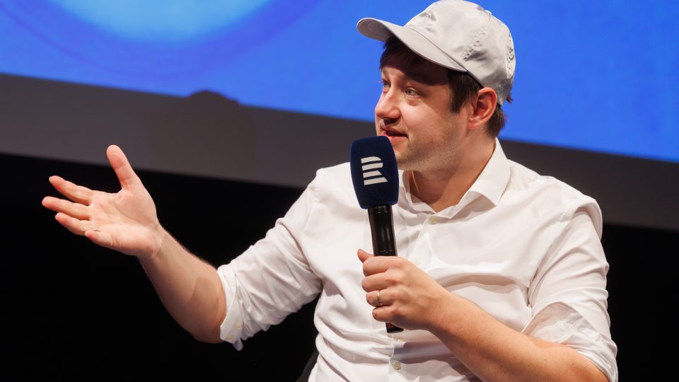 Hostem Vizitky na Mezinárodním festivalu dokumentárních filmů v Jihlavě byl dokumentarista Jan Strejcovský. Moderoval Ondřej Cihlář