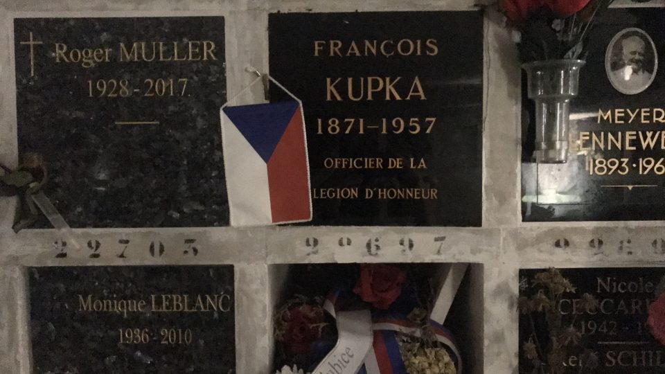 Ostatky Františka Kupky jsou uložené v kolumbáriu na hřbitově Père Lachaise v Paříži