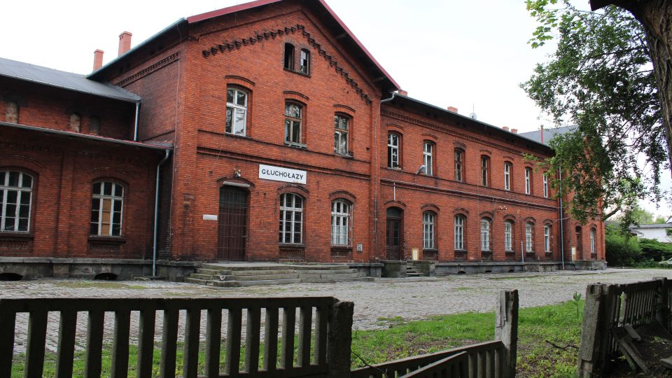 Kafka ve Slezsku. Nádraží Bad Ziegenhals, dnes jsou to polské Głuchołazy. Spisovatel sem zřejmě poprvé přijel v roce 1905 a z nádraží se nechal odvézt do sanatoria ve Zlatých Horách