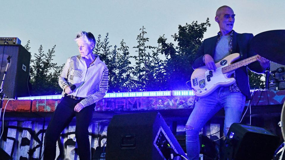 Koncert Moniky Načevy u stanice metra Vltavská