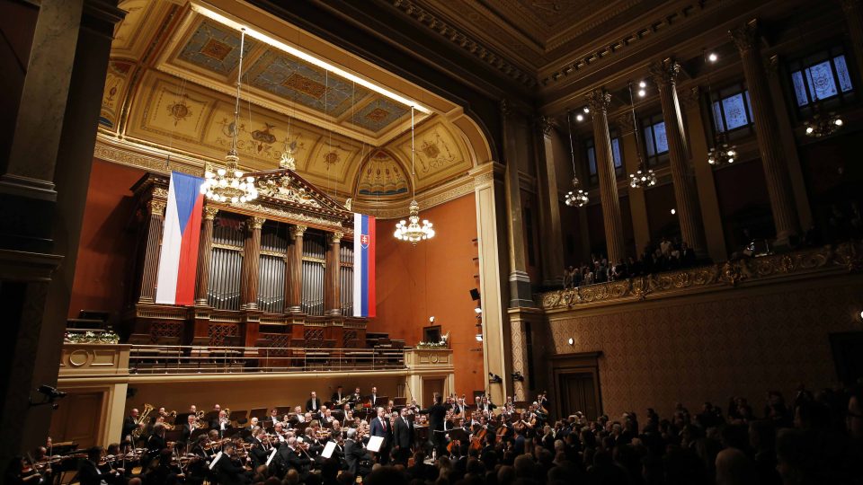 Koncert národu, kde zazněly tři skladby od autorů, které si kromě Čechů a Slováků přivlastnil celý svět - tak oslavil Symfonický orchestr Českého rozhlasu sto let od vzniku samostatného Československa.