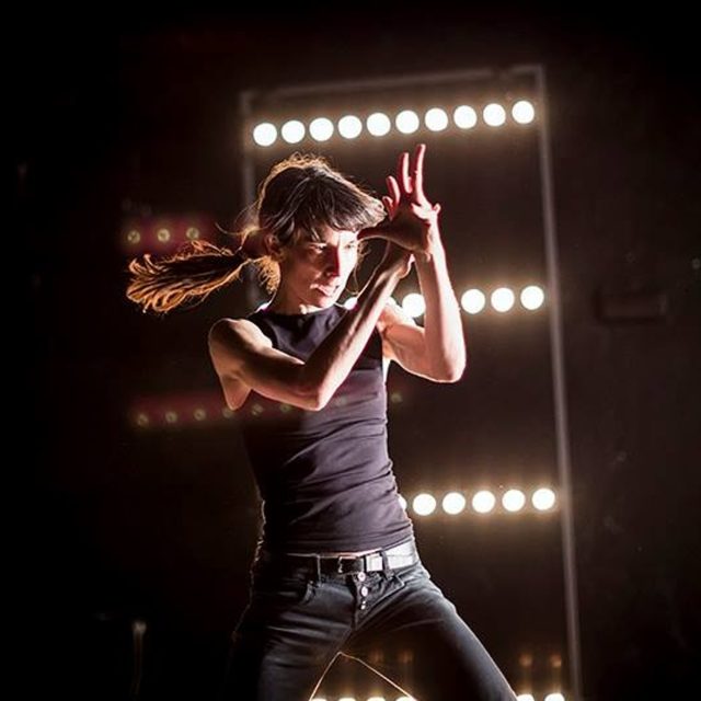 Česká taneční platforma vznikla v roce 1994. Jejím cílem bylo pomoci rozvoji české taneční scény,  upozornit na ni a zařadit jí na evropskou úroveň. To se dnes daří,  i když času a peněz na promýšlení finálního tvaru představení je v Česku stále málo. | foto: Vojta Brtnický,  Tanec Praha z.ú.